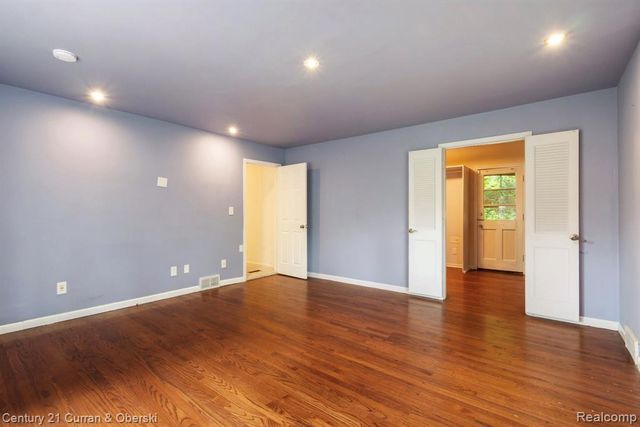27869 Old Colony Street, Farmington, MI 48334