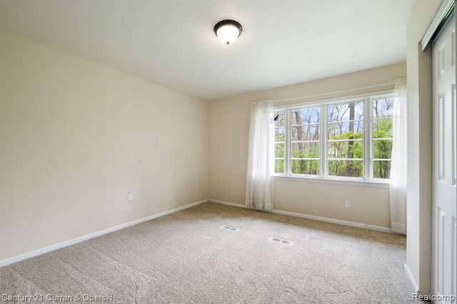 27869 Old Colony Street, Farmington, MI 48334