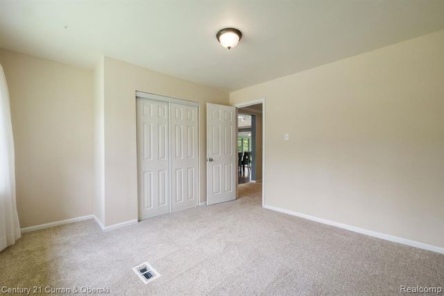 27869 Old Colony Street, Farmington, MI 48334