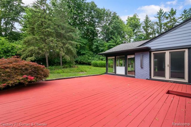 27869 Old Colony Street, Farmington, MI 48334