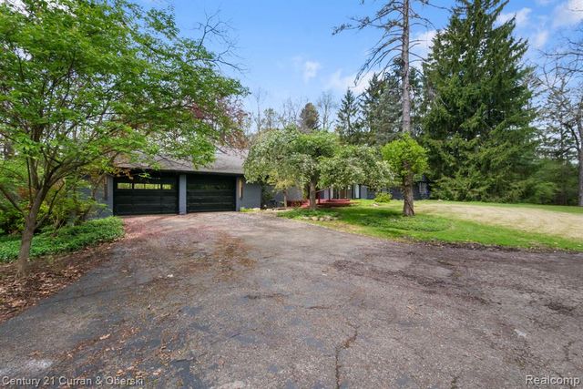 27869 Old Colony Street, Farmington, MI 48334
