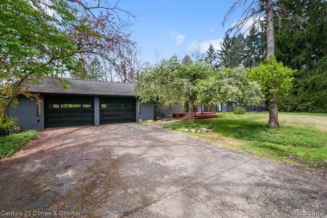 27869 Old Colony Street, Farmington, MI 48334