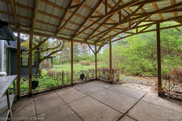 27869 Old Colony Street, Farmington, MI 48334
