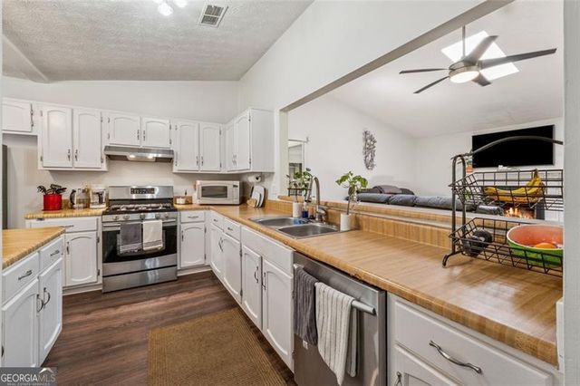 785 Greenhedge, Stone Mountain, GA 30088