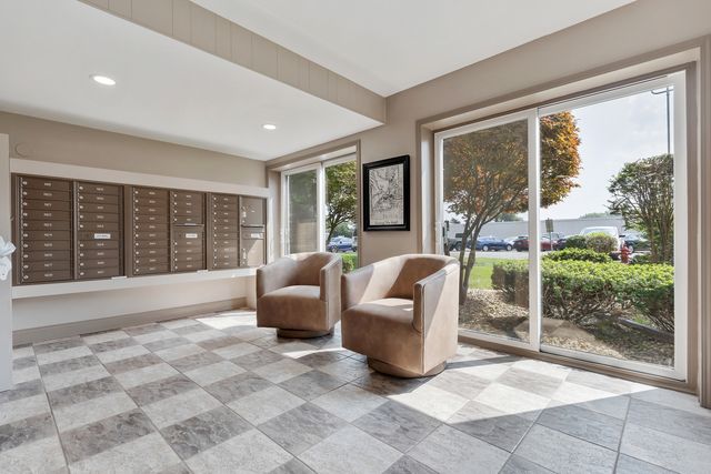 2900 Maple Avenue 17E, Downers Grove, IL 60515