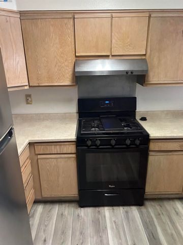 1830 Vicksburg Ave, Oakland, CA 94601