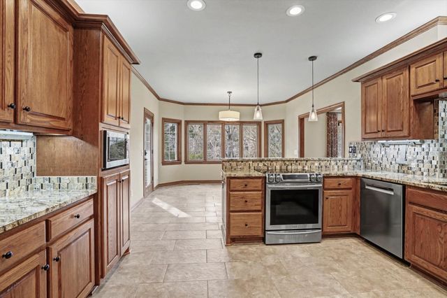 19000 E Knightsbridge Road, Owasso, OK 74055