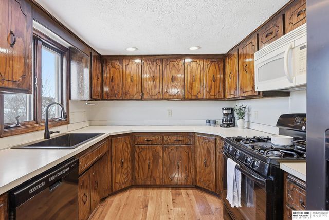 11206 Sahler Street, Omaha, NE 68164