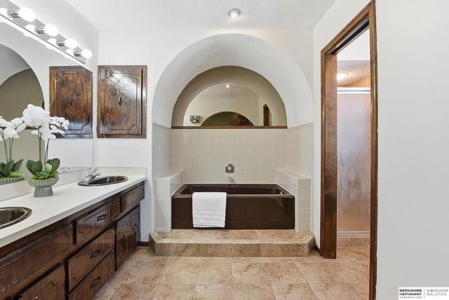 11206 Sahler Street, Omaha, NE 68164