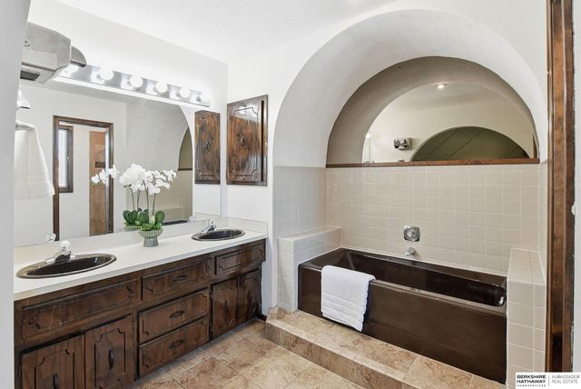 11206 Sahler Street, Omaha, NE 68164