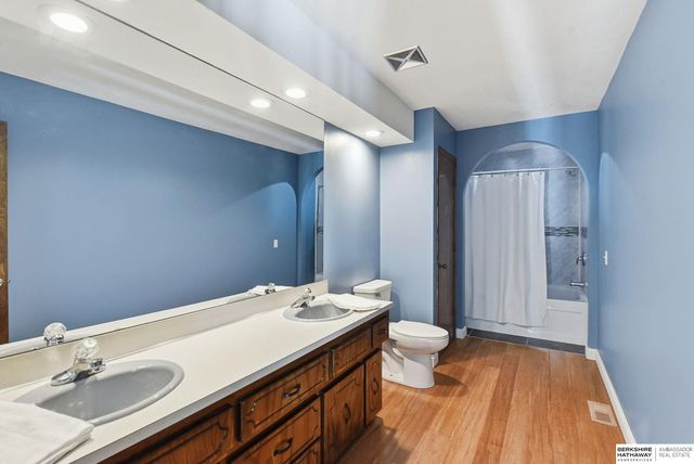 11206 Sahler Street, Omaha, NE 68164