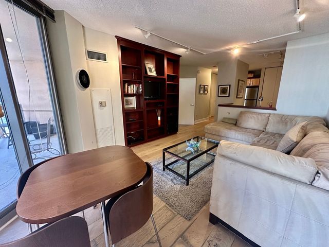 222 N COLUMBUS Drive 1407, Chicago, IL 60601