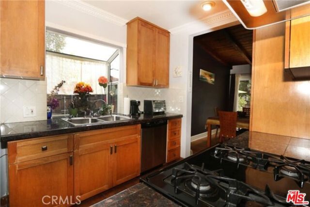 8450 Melvin Avenue, Northridge (los Angeles), CA 91324