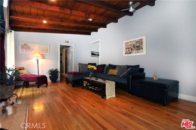 8450 Melvin Avenue, Northridge (los Angeles), CA 91324