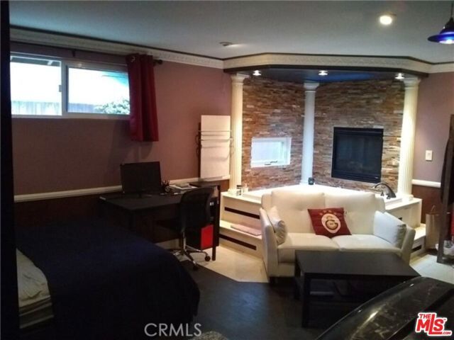 8450 Melvin Avenue, Northridge (los Angeles), CA 91324