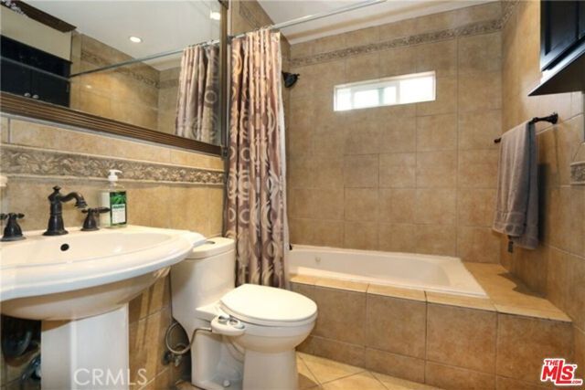 8450 Melvin Avenue, Northridge (los Angeles), CA 91324