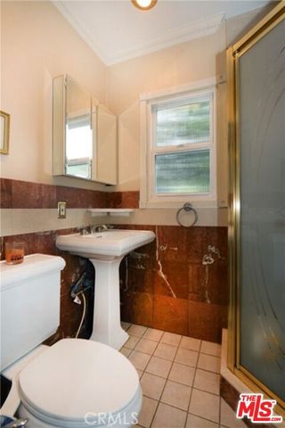 8450 Melvin Avenue, Northridge (los Angeles), CA 91324