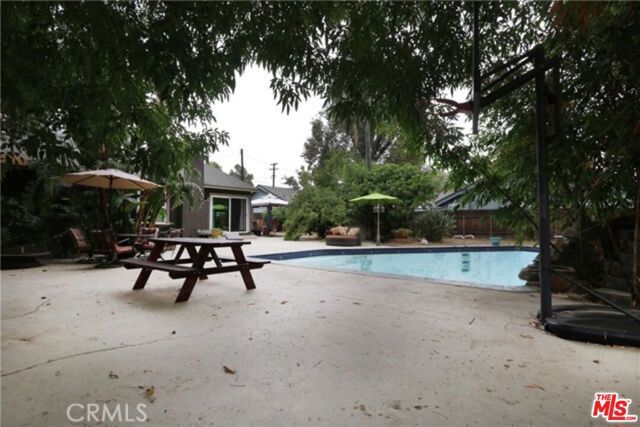 8450 Melvin Avenue, Northridge (los Angeles), CA 91324