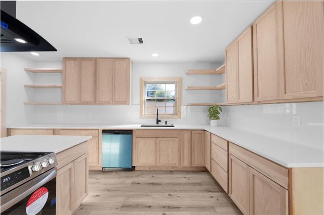 4623 Orange Street, Bacliff, TX 77518