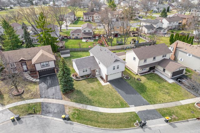 1300 Big Horn Trail, Carol Stream, IL 60188