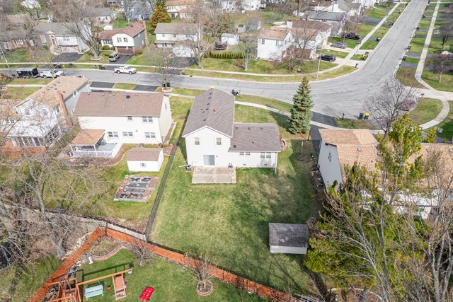 1300 Big Horn Trail, Carol Stream, IL 60188