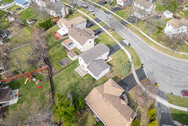 1300 Big Horn Trail, Carol Stream, IL 60188