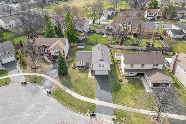 1300 Big Horn Trail, Carol Stream, IL 60188