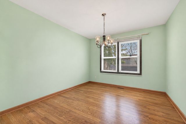 1300 Big Horn Trail, Carol Stream, IL 60188