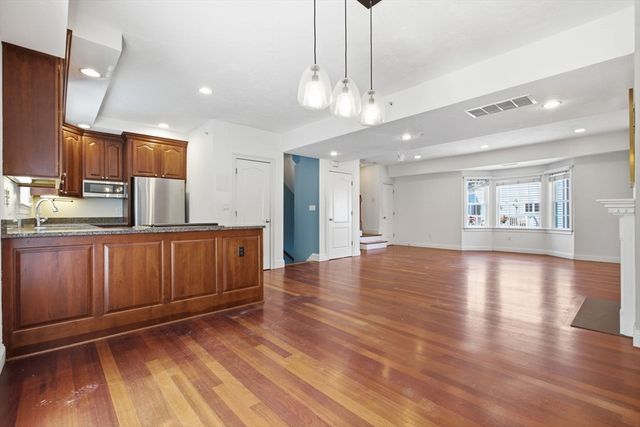 218 South 9, Waltham, MA 02453