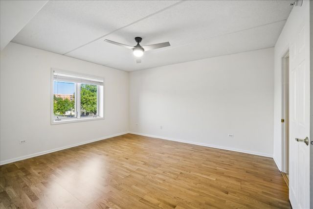 1327 BROWN Street 303, Des Plaines, IL 60016
