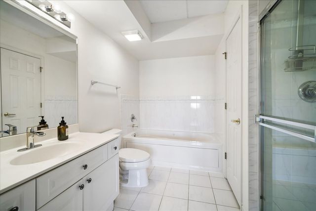 1327 BROWN Street 303, Des Plaines, IL 60016