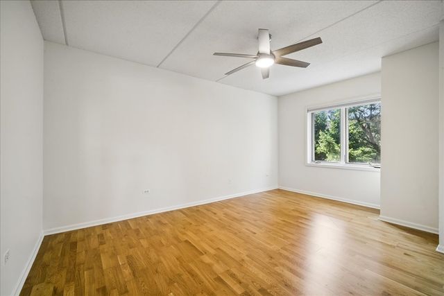 1327 BROWN Street 303, Des Plaines, IL 60016