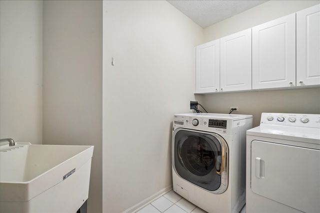1327 BROWN Street 303, Des Plaines, IL 60016