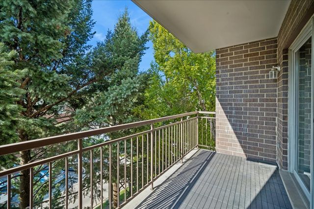 1327 BROWN Street 303, Des Plaines, IL 60016