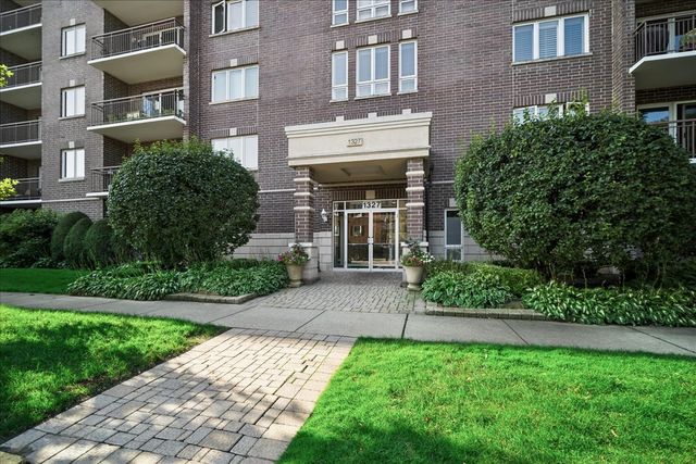1327 BROWN Street 303, Des Plaines, IL 60016