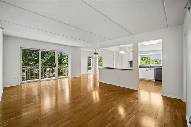 1327 BROWN Street 303, Des Plaines, IL 60016