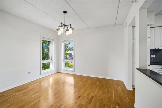 1327 BROWN Street 303, Des Plaines, IL 60016
