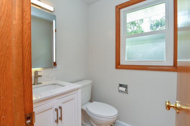 1421 ARGONNE DRIVE, Green Bay, WI 54304