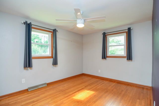 1421 ARGONNE DRIVE, Green Bay, WI 54304