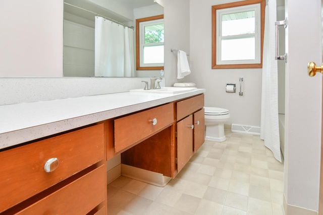 1421 ARGONNE DRIVE, Green Bay, WI 54304