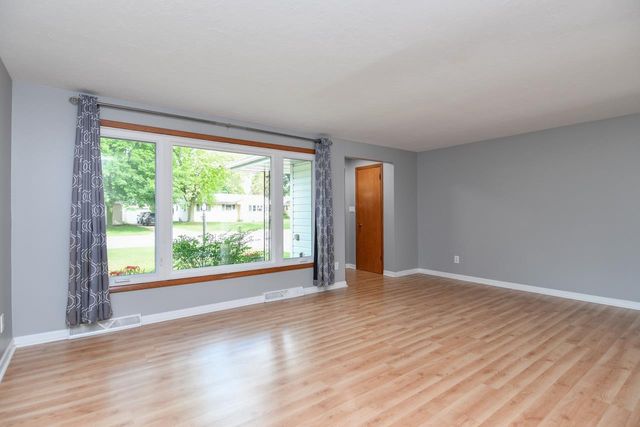 1421 ARGONNE DRIVE, Green Bay, WI 54304