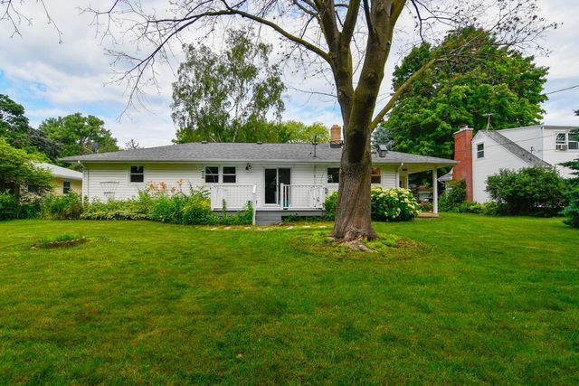 1421 ARGONNE DRIVE, Green Bay, WI 54304