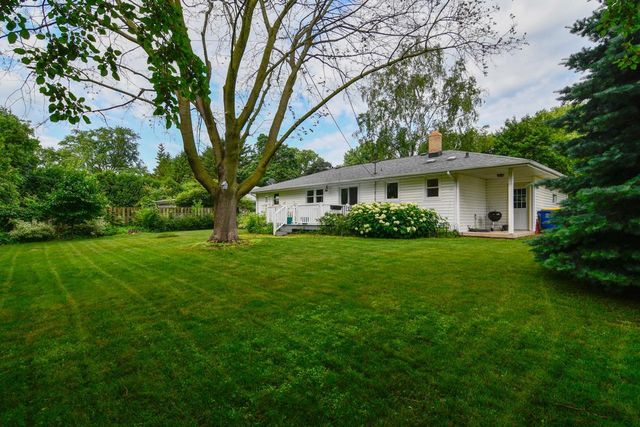 1421 ARGONNE DRIVE, Green Bay, WI 54304