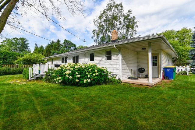 1421 ARGONNE DRIVE, Green Bay, WI 54304