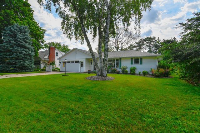 1421 ARGONNE DRIVE, Green Bay, WI 54304