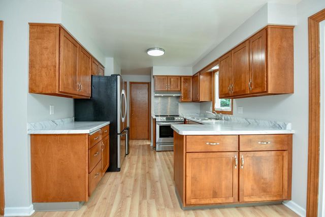 1421 ARGONNE DRIVE, Green Bay, WI 54304