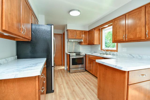 1421 ARGONNE DRIVE, Green Bay, WI 54304