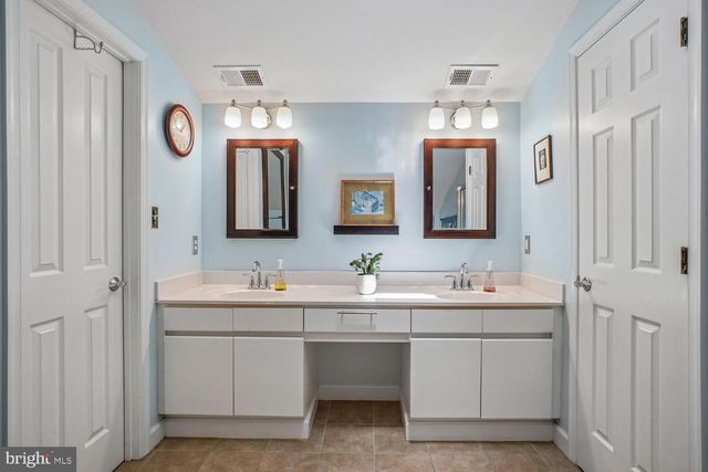 2408 GARNETT DR, Alexandria, VA 22311