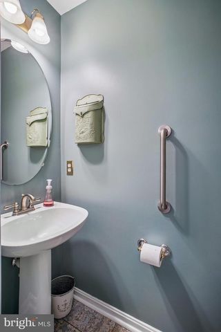 2408 GARNETT DR, Alexandria, VA 22311