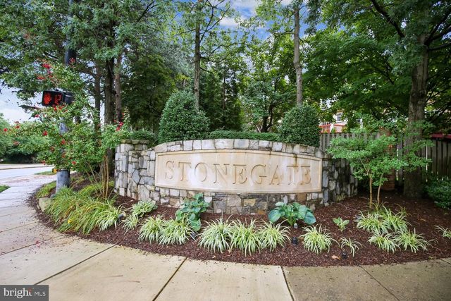 2408 GARNETT DR, Alexandria, VA 22311